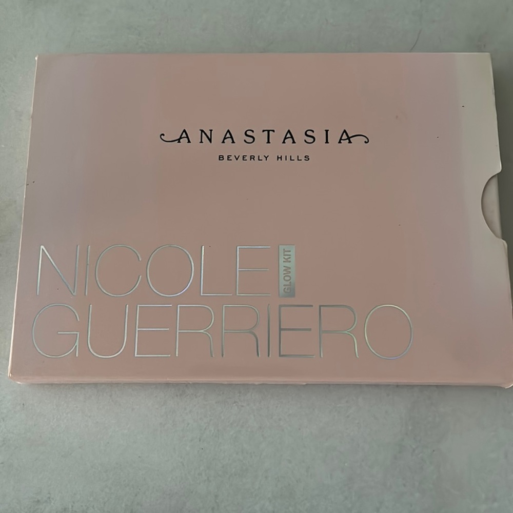 ABH Nicole Guerriero Glow Kit - Picture 6 of 9